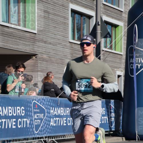 06.04.2025 - 44. Internationalen Wilhelmsburger Insellauf A. Gomolzig http://msf.ph/oto/7576851 06.04.2025 10:32:19 Ziel 3359, 4242, 4556, 5092 meine-sportfotos.de