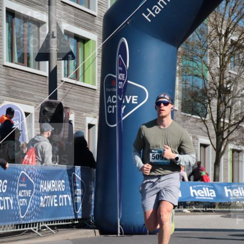 06.04.2025 - 44. Internationalen Wilhelmsburger Insellauf A. Gomolzig http://msf.ph/oto/7576874 06.04.2025 10:32:18 Ziel 3359, 4242, 4556, 5092 meine-sportfotos.de