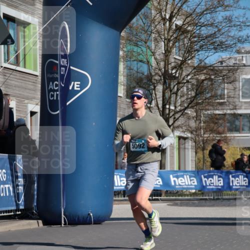 06.04.2025 - 44. Internationalen Wilhelmsburger Insellauf A. Gomolzig http://msf.ph/oto/7576885 06.04.2025 10:32:18 Ziel 3359, 4242, 4556, 5092 meine-sportfotos.de