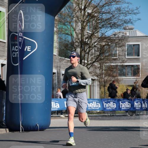 06.04.2025 - 44. Internationalen Wilhelmsburger Insellauf A. Gomolzig http://msf.ph/oto/7576890 06.04.2025 10:32:18 Ziel 3359, 4242, 4556, 5092 meine-sportfotos.de