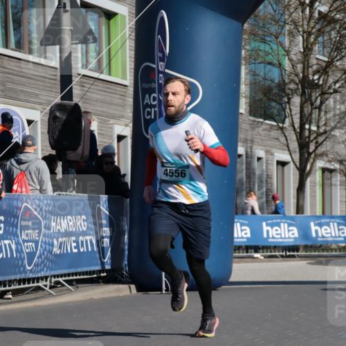06.04.2025 - 44. Internationalen Wilhelmsburger Insellauf A. Gomolzig http://msf.ph/oto/7576912 06.04.2025 10:32:15 Ziel 3359, 4373, 4556, 5092 meine-sportfotos.de