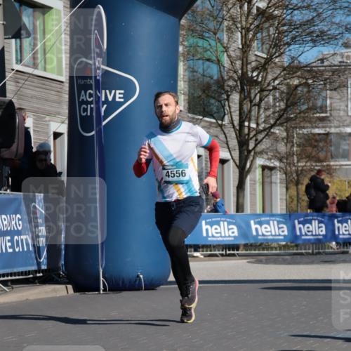 06.04.2025 - 44. Internationalen Wilhelmsburger Insellauf A. Gomolzig http://msf.ph/oto/7576920 06.04.2025 10:32:15 Ziel 3359, 4373, 4556, 5092 meine-sportfotos.de