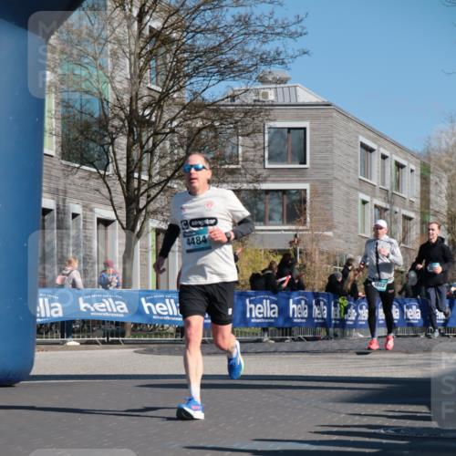 06.04.2025 - 44. Internationalen Wilhelmsburger Insellauf A. Gomolzig http://msf.ph/oto/7577005 06.04.2025 10:31:56 Ziel 3051, 3962, 4057, 4223, 4271, 4484, 4602 meine-sportfotos.de