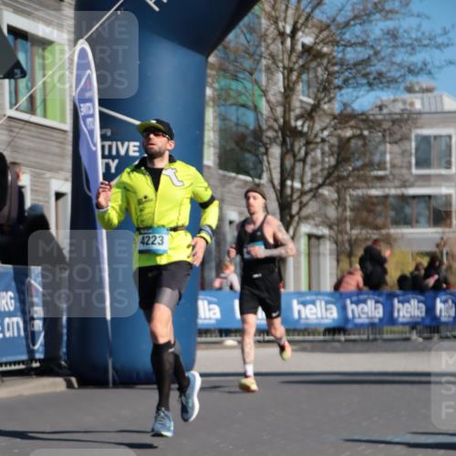 06.04.2025 - 44. Internationalen Wilhelmsburger Insellauf A. Gomolzig http://msf.ph/oto/7577057 06.04.2025 10:31:52 Ziel 3413, 3962, 4057, 4223, 4271, 4484, 4497 meine-sportfotos.de