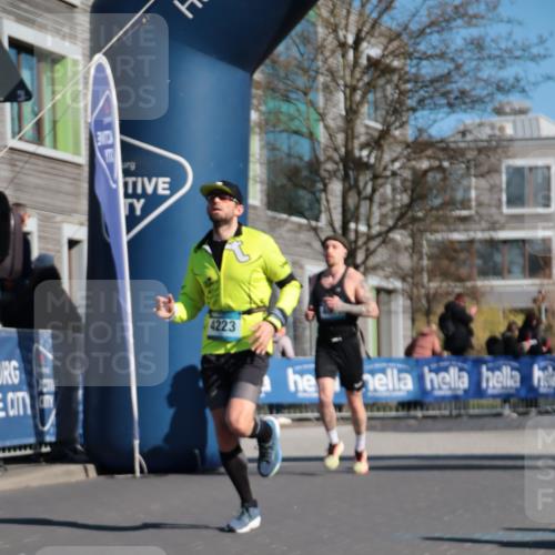 06.04.2025 - 44. Internationalen Wilhelmsburger Insellauf A. Gomolzig http://msf.ph/oto/7577062 06.04.2025 10:31:52 Ziel 3413, 3962, 4057, 4223, 4271, 4484, 4497 meine-sportfotos.de