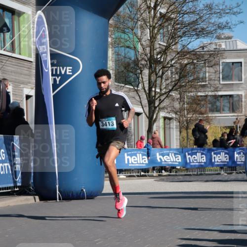 06.04.2025 - 44. Internationalen Wilhelmsburger Insellauf A. Gomolzig http://msf.ph/oto/7577150 06.04.2025 10:31:48 Ziel 3413, 3962, 4057, 4223, 4271, 4497 meine-sportfotos.de