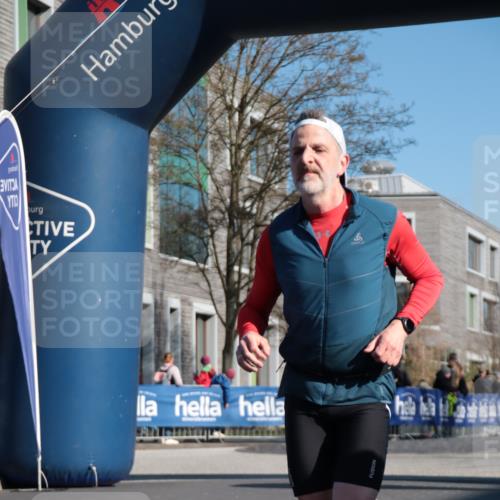 06.04.2025 - 44. Internationalen Wilhelmsburger Insellauf A. Gomolzig http://msf.ph/oto/7577165 06.04.2025 10:31:39 Ziel 3019, 3338 meine-sportfotos.de