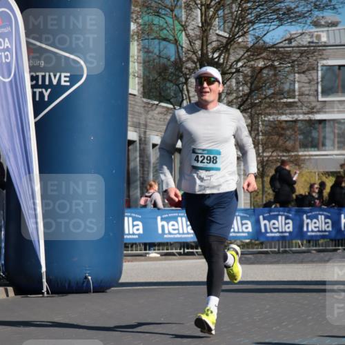 06.04.2025 - 44. Internationalen Wilhelmsburger Insellauf A. Gomolzig http://msf.ph/oto/7577234 06.04.2025 10:31:30 Ziel 3542, 3976, 4298 meine-sportfotos.de