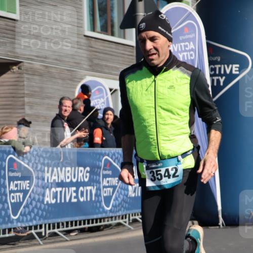 06.04.2025 - 44. Internationalen Wilhelmsburger Insellauf A. Gomolzig http://msf.ph/oto/7577243 06.04.2025 10:31:28 Ziel 3445, 3542, 3976, 4298, 5025 meine-sportfotos.de