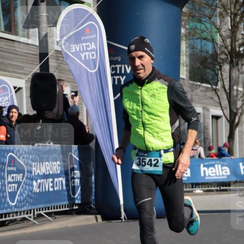 06.04.2025 - 44. Internationalen Wilhelmsburger Insellauf A. Gomolzig http://msf.ph/oto/7577254 06.04.2025 10:31:27 Ziel 3445, 3542, 3976, 4298, 5025 meine-sportfotos.de