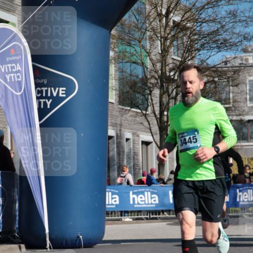 06.04.2025 - 44. Internationalen Wilhelmsburger Insellauf A. Gomolzig http://msf.ph/oto/7577305 06.04.2025 10:31:24 Ziel 3445, 3542, 3976, 4298, 5025 meine-sportfotos.de