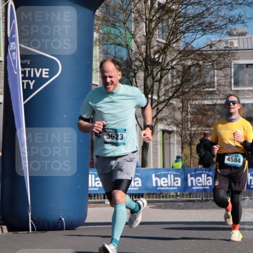 06.04.2025 - 44. Internationalen Wilhelmsburger Insellauf A. Gomolzig http://msf.ph/oto/7577362 06.04.2025 10:31:17 Ziel 3132, 3623, 4584, 5052 meine-sportfotos.de