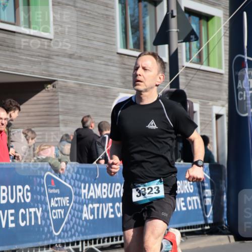 06.04.2025 - 44. Internationalen Wilhelmsburger Insellauf A. Gomolzig http://msf.ph/oto/7577401 06.04.2025 10:31:03 Ziel 3323 meine-sportfotos.de