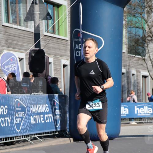 06.04.2025 - 44. Internationalen Wilhelmsburger Insellauf A. Gomolzig http://msf.ph/oto/7577416 06.04.2025 10:31:02 Ziel 3323 meine-sportfotos.de