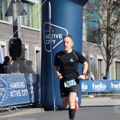06.04.2025 - 44. Internationalen Wilhelmsburger Insellauf A. Gomolzig http://msf.ph/oto/7577420 06.04.2025 10:31:02 Ziel 3323 meine-sportfotos.de