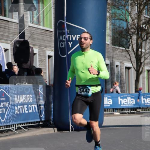 06.04.2025 - 44. Internationalen Wilhelmsburger Insellauf A. Gomolzig http://msf.ph/oto/7577447 06.04.2025 10:30:56 Ziel 3447, 3939, 4546 meine-sportfotos.de