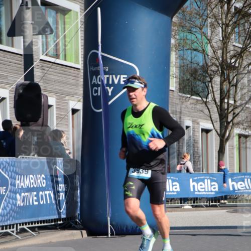 06.04.2025 - 44. Internationalen Wilhelmsburger Insellauf A. Gomolzig http://msf.ph/oto/7577481 06.04.2025 10:30:54 Ziel 3447, 3699, 3939, 4546 meine-sportfotos.de