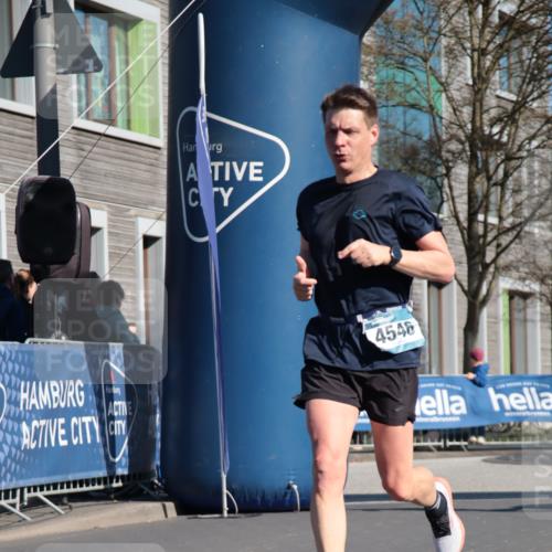 06.04.2025 - 44. Internationalen Wilhelmsburger Insellauf A. Gomolzig http://msf.ph/oto/7577499 06.04.2025 10:30:53 Ziel 3447, 3699, 3939, 4546 meine-sportfotos.de