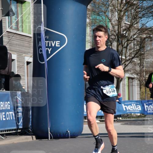 06.04.2025 - 44. Internationalen Wilhelmsburger Insellauf A. Gomolzig http://msf.ph/oto/7577504 06.04.2025 10:30:53 Ziel 3447, 3699, 3939, 4546 meine-sportfotos.de