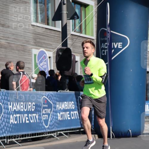 06.04.2025 - 44. Internationalen Wilhelmsburger Insellauf A. Gomolzig http://msf.ph/oto/7577540 06.04.2025 10:30:50 Ziel 3447, 3699, 3939, 4472, 4546 meine-sportfotos.de