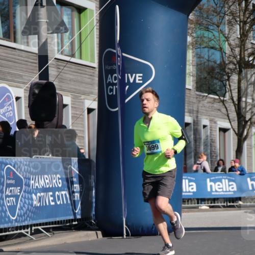 06.04.2025 - 44. Internationalen Wilhelmsburger Insellauf A. Gomolzig http://msf.ph/oto/7577550 06.04.2025 10:30:50 Ziel 3447, 3699, 3939, 4472, 4546 meine-sportfotos.de