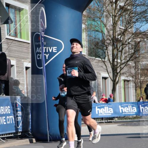 06.04.2025 - 44. Internationalen Wilhelmsburger Insellauf A. Gomolzig http://msf.ph/oto/7577569 06.04.2025 10:30:44 Ziel 3400, 3699, 4370, 4419, 4471, 4472 meine-sportfotos.de
