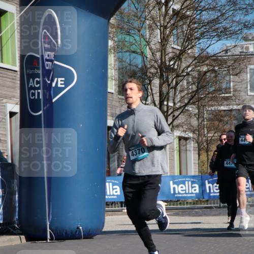 06.04.2025 - 44. Internationalen Wilhelmsburger Insellauf A. Gomolzig http://msf.ph/oto/7577583 06.04.2025 10:30:42 Ziel 3400, 3727, 3742, 4370, 4419, 4459, 4471, 4472 meine-sportfotos.de