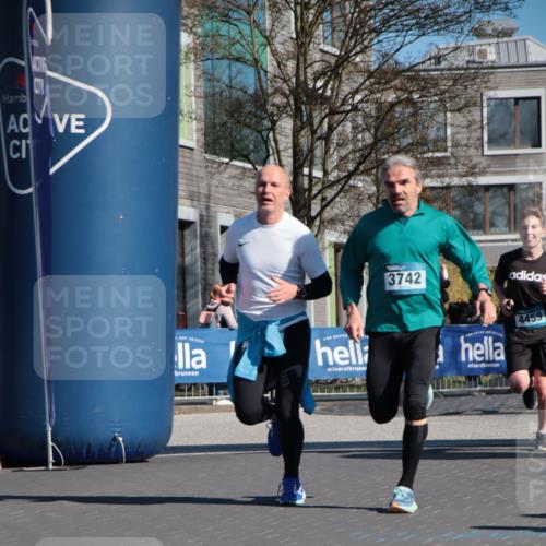 06.04.2025 - 44. Internationalen Wilhelmsburger Insellauf A. Gomolzig http://msf.ph/oto/7577657 06.04.2025 10:30:36 Ziel 3400, 3721, 3727, 3742, 4189, 4459 meine-sportfotos.de