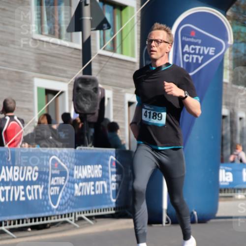 06.04.2025 - 44. Internationalen Wilhelmsburger Insellauf A. Gomolzig http://msf.ph/oto/7577676 06.04.2025 10:30:34 Ziel 3400, 3721, 3727, 3742, 4189, 4459 meine-sportfotos.de