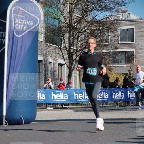 06.04.2025 - 44. Internationalen Wilhelmsburger Insellauf A. Gomolzig http://msf.ph/oto/7577711 06.04.2025 10:30:33 Ziel 3400, 3721, 3727, 3742, 4189, 4459 meine-sportfotos.de