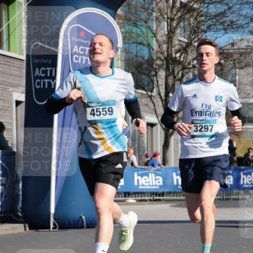 06.04.2025 - 44. Internationalen Wilhelmsburger Insellauf A. Gomolzig http://msf.ph/oto/7577762 06.04.2025 10:30:27 Ziel 3297, 3562, 3721, 4527, 4559 meine-sportfotos.de