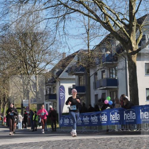06.04.2025 - 44. Internationalen Wilhelmsburger Insellauf Luisa Fischer http://msf.ph/oto/7577770 06.04.2025 10:43:30 Ziel 380, 3380, 4476, 4536 meine-sportfotos.de
