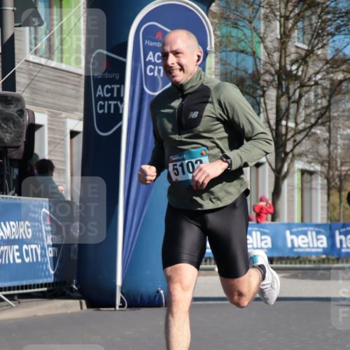06.04.2025 - 44. Internationalen Wilhelmsburger Insellauf A. Gomolzig http://msf.ph/oto/7577825 06.04.2025 10:30:18 Ziel 3562, 4413, 5102 meine-sportfotos.de