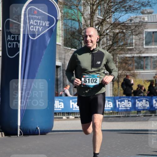 06.04.2025 - 44. Internationalen Wilhelmsburger Insellauf A. Gomolzig http://msf.ph/oto/7577834 06.04.2025 10:30:18 Ziel 3562, 4413, 5102 meine-sportfotos.de
