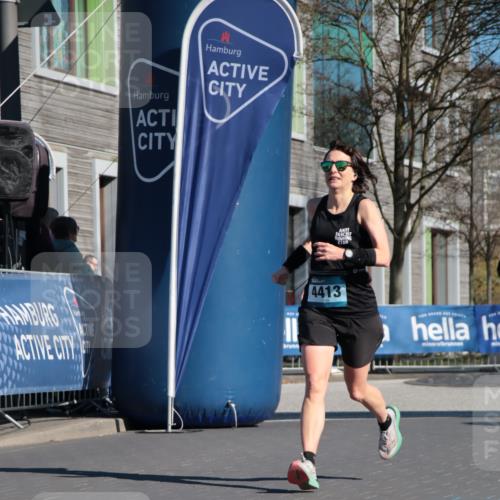 06.04.2025 - 44. Internationalen Wilhelmsburger Insellauf A. Gomolzig http://msf.ph/oto/7577887 06.04.2025 10:30:14 Ziel 4030, 4410, 4413, 5102 meine-sportfotos.de