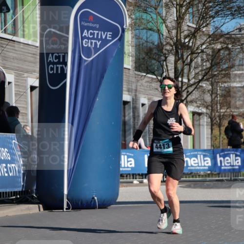 06.04.2025 - 44. Internationalen Wilhelmsburger Insellauf A. Gomolzig http://msf.ph/oto/7577888 06.04.2025 10:30:14 Ziel 4030, 4410, 4413, 5102 meine-sportfotos.de