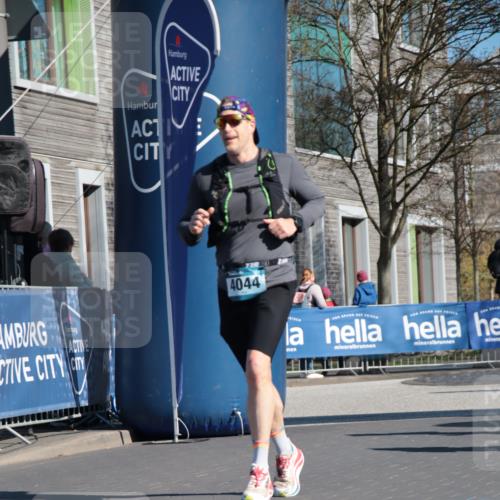 06.04.2025 - 44. Internationalen Wilhelmsburger Insellauf A. Gomolzig http://msf.ph/oto/7578004 06.04.2025 10:29:39 Ziel 3453, 3615, 3793, 3808, 4044, 4347, 5108 meine-sportfotos.de