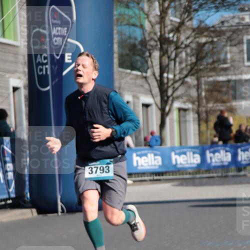06.04.2025 - 44. Internationalen Wilhelmsburger Insellauf A. Gomolzig http://msf.ph/oto/7578008 06.04.2025 10:29:37 Ziel 3453, 3793, 3808, 4044, 4102, 4347, 5108 meine-sportfotos.de