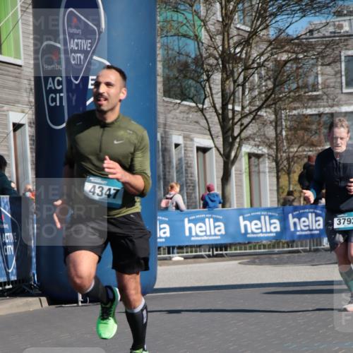 06.04.2025 - 44. Internationalen Wilhelmsburger Insellauf A. Gomolzig http://msf.ph/oto/7578021 06.04.2025 10:29:36 Ziel 3453, 3793, 3808, 4044, 4102, 4135, 4347, 5108 meine-sportfotos.de