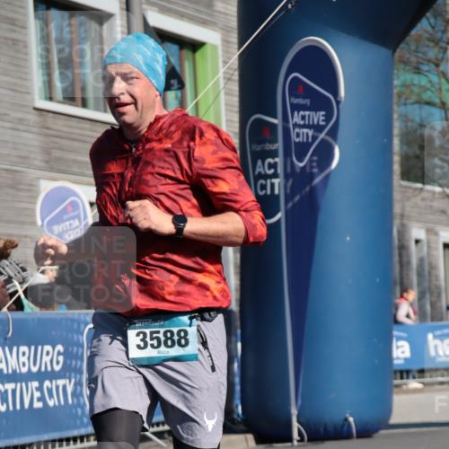 06.04.2025 - 44. Internationalen Wilhelmsburger Insellauf A. Gomolzig http://msf.ph/oto/7578083 06.04.2025 10:29:27 Ziel 3588, 3741, 4102, 4135, 4272 meine-sportfotos.de