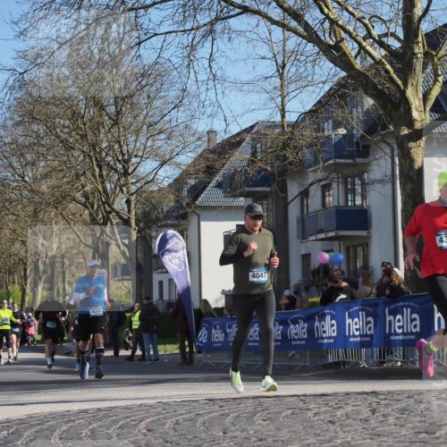 06.04.2025 - 44. Internationalen Wilhelmsburger Insellauf Luisa Fischer http://msf.ph/oto/7578098 06.04.2025 10:38:58 Ziel 4337, 4047, 4359 meine-sportfotos.de