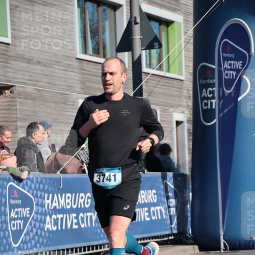 06.04.2025 - 44. Internationalen Wilhelmsburger Insellauf A. Gomolzig http://msf.ph/oto/7578122 06.04.2025 10:29:22 Ziel 3588, 3741 meine-sportfotos.de