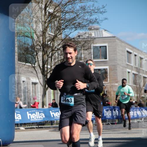 06.04.2025 - 44. Internationalen Wilhelmsburger Insellauf A. Gomolzig http://msf.ph/oto/7578173 06.04.2025 10:29:11 Ziel 3284, 3443, 3611, 5021 meine-sportfotos.de