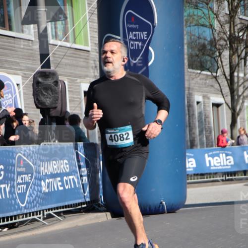 06.04.2025 - 44. Internationalen Wilhelmsburger Insellauf A. Gomolzig http://msf.ph/oto/7578235 06.04.2025 10:28:56 Ziel 4082, 4360, 4385 meine-sportfotos.de