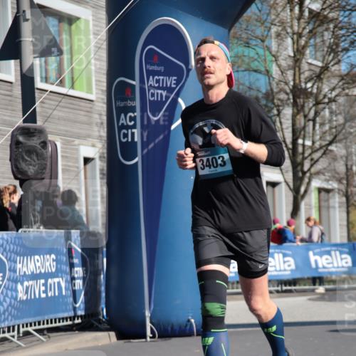 06.04.2025 - 44. Internationalen Wilhelmsburger Insellauf A. Gomolzig http://msf.ph/oto/7578277 06.04.2025 10:28:44 Ziel 3403, 3884, 5206 meine-sportfotos.de