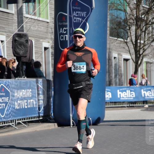 06.04.2025 - 44. Internationalen Wilhelmsburger Insellauf A. Gomolzig http://msf.ph/oto/7578300 06.04.2025 10:28:42 Ziel 3403, 3884, 5206 meine-sportfotos.de