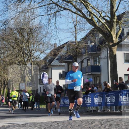 06.04.2025 - 44. Internationalen Wilhelmsburger Insellauf Luisa Fischer http://msf.ph/oto/7578329 06.04.2025 10:39:01 Ziel 3709, 3350, 4337 meine-sportfotos.de