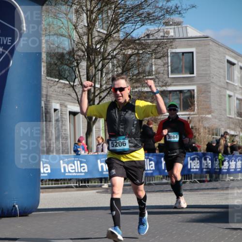 06.04.2025 - 44. Internationalen Wilhelmsburger Insellauf A. Gomolzig http://msf.ph/oto/7578348 06.04.2025 10:28:40 Ziel 3403, 3884, 4250, 5206 meine-sportfotos.de