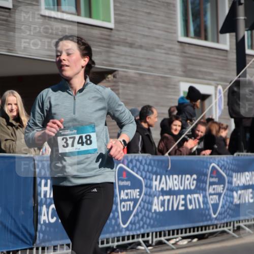 06.04.2025 - 44. Internationalen Wilhelmsburger Insellauf A. Gomolzig http://msf.ph/oto/7578421 06.04.2025 10:28:12 Ziel 3748 meine-sportfotos.de