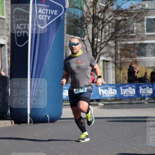 06.04.2025 - 44. Internationalen Wilhelmsburger Insellauf A. Gomolzig http://msf.ph/oto/7578483 06.04.2025 10:27:58 Ziel 3804, 5070 meine-sportfotos.de